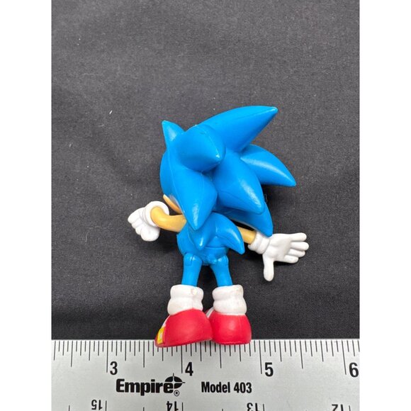Vintage SEGA Sonic The Hedgehog Figure 3" Collectible Toy By Jakks Pacific Cake - Picture 2 of 7